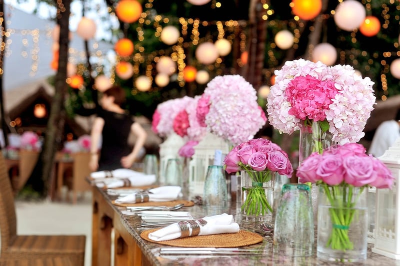 Minimalist wedding table setting