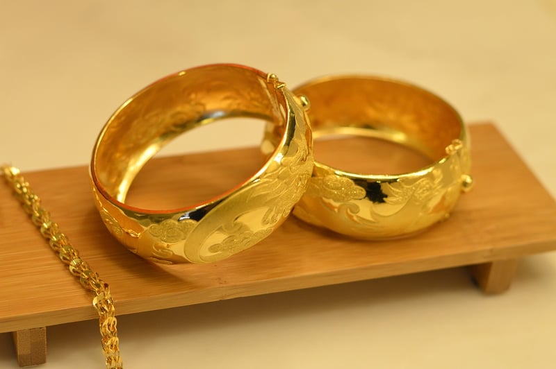 Wedding rings and jewelry